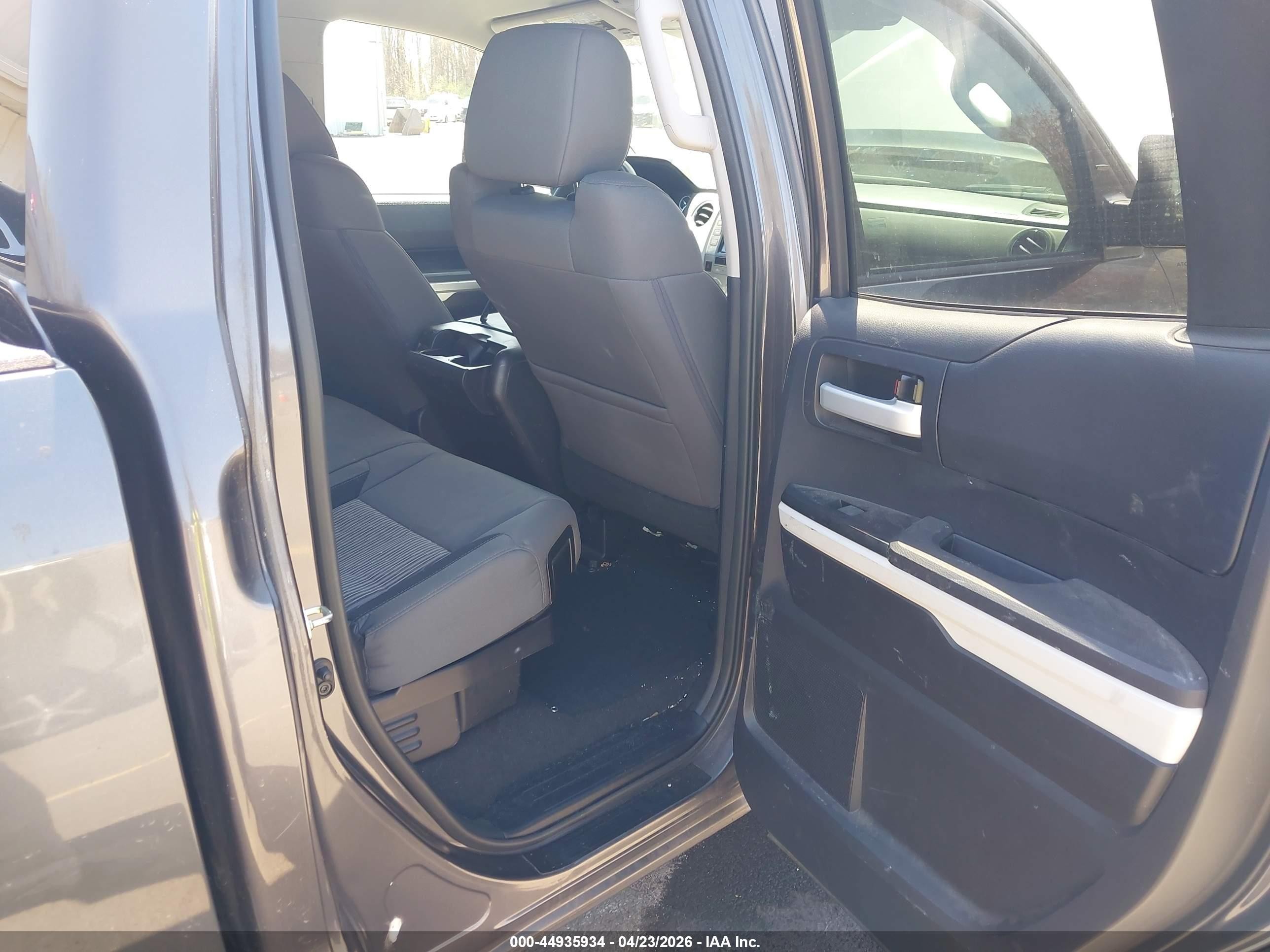 2015 Toyota Tundra Sr5 5.7l V8 Gray vin: 5TFUY5F17FX424296