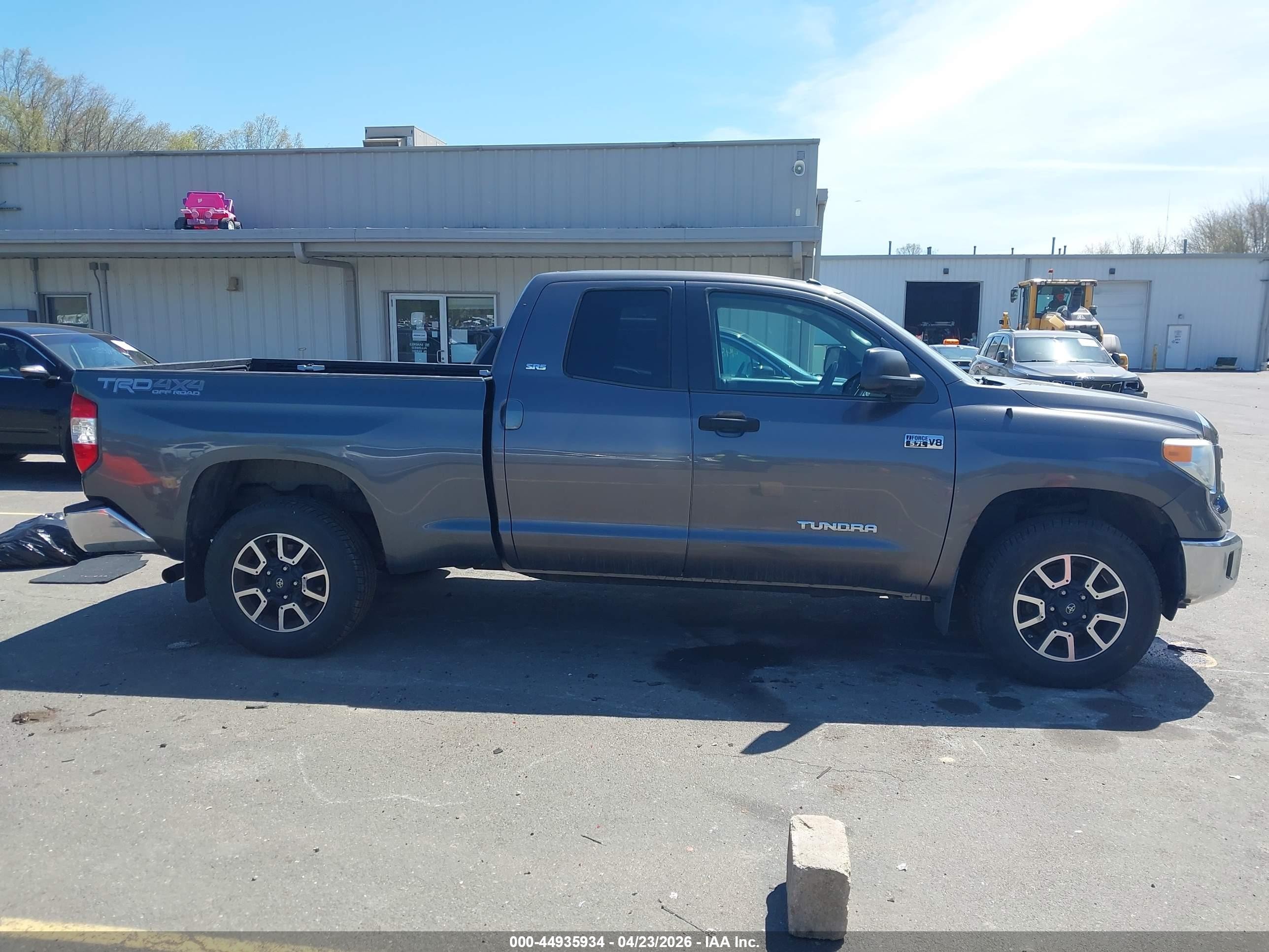 2015 Toyota Tundra Sr5 5.7l V8 Gray vin: 5TFUY5F17FX424296