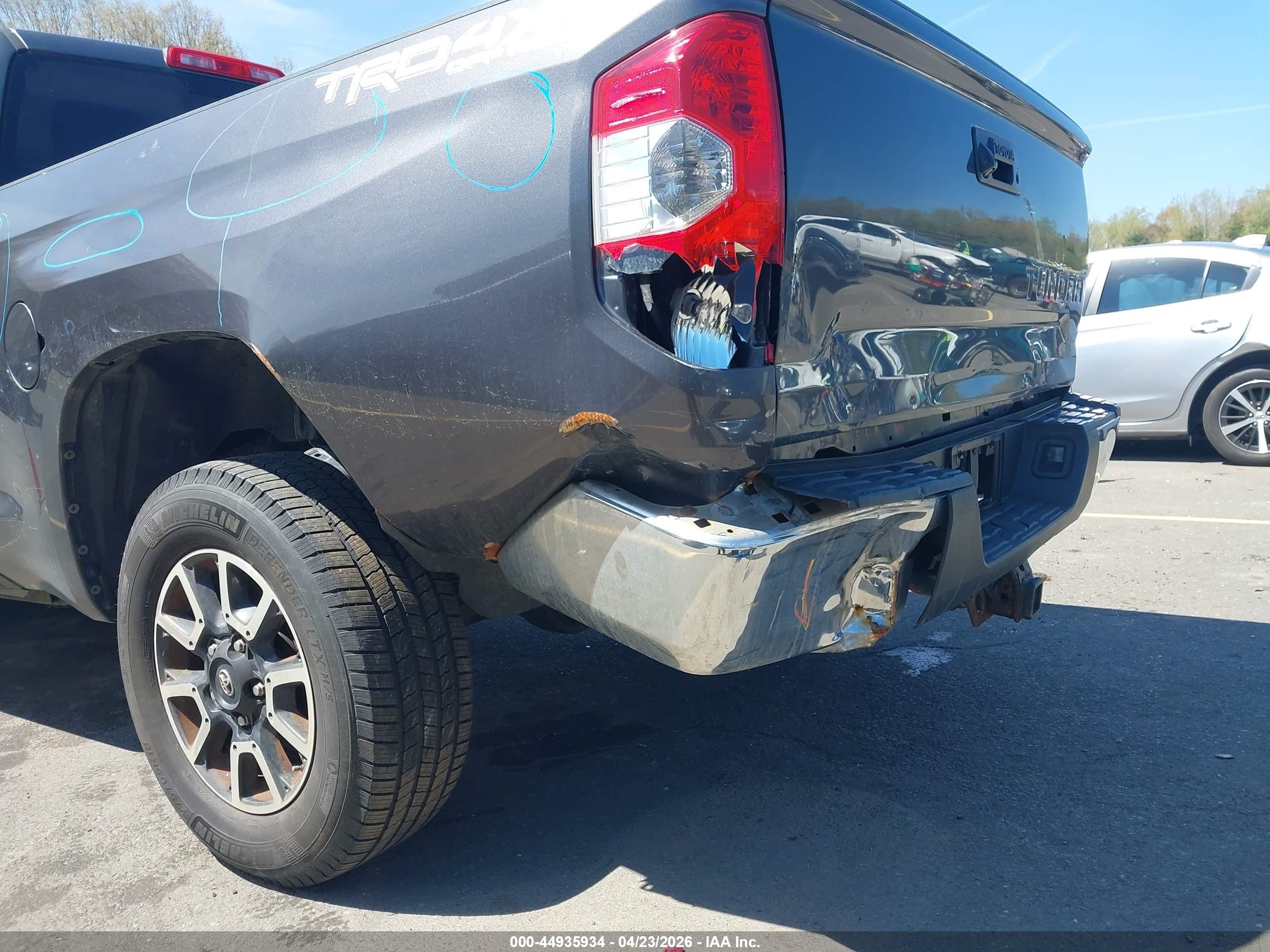 2015 Toyota Tundra Sr5 5.7l V8 Gray vin: 5TFUY5F17FX424296