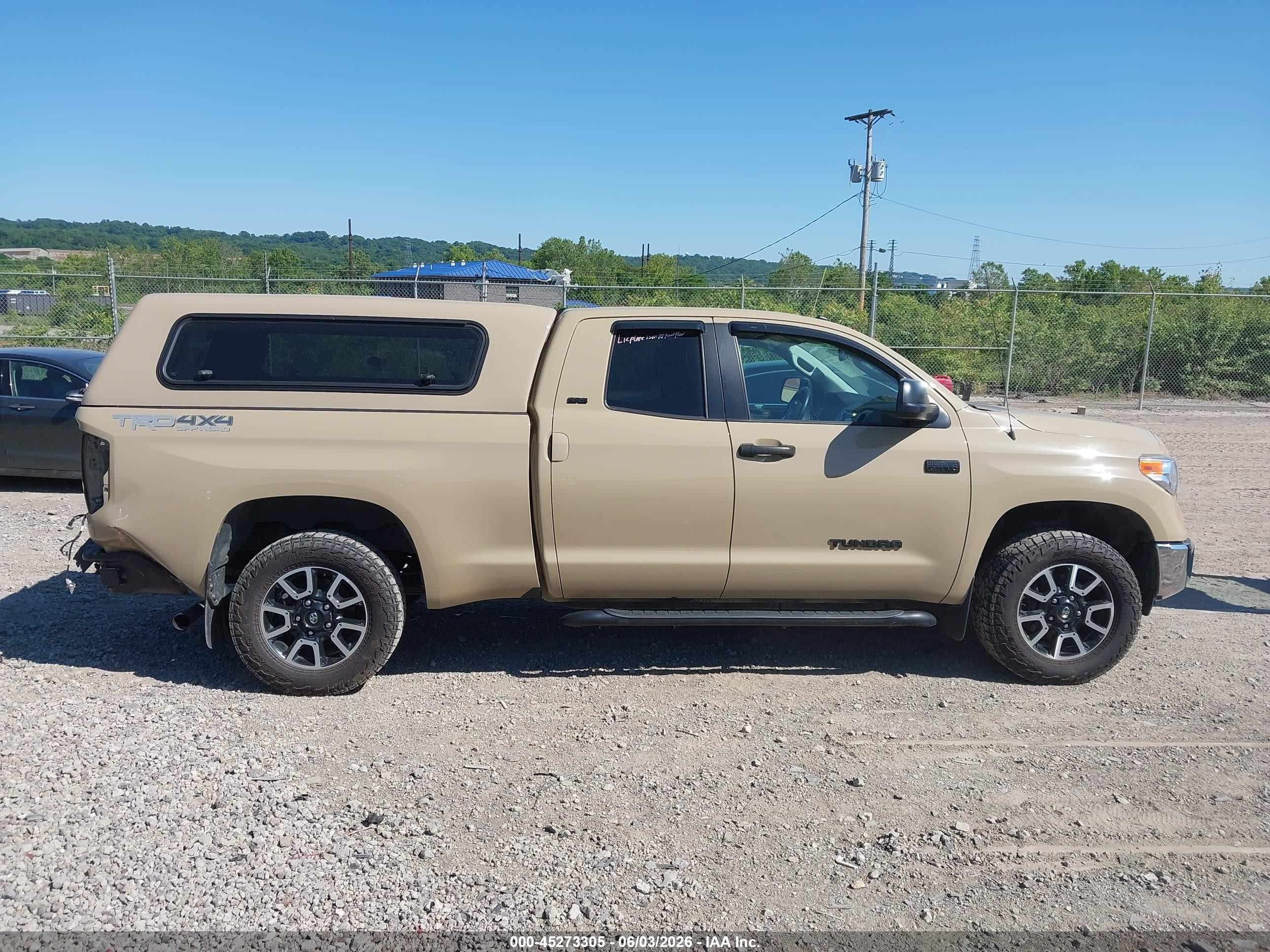 2017 Toyota Tundra Sr5 5.7l V8 Бежевый vin: 5TFUY5F17HX670994