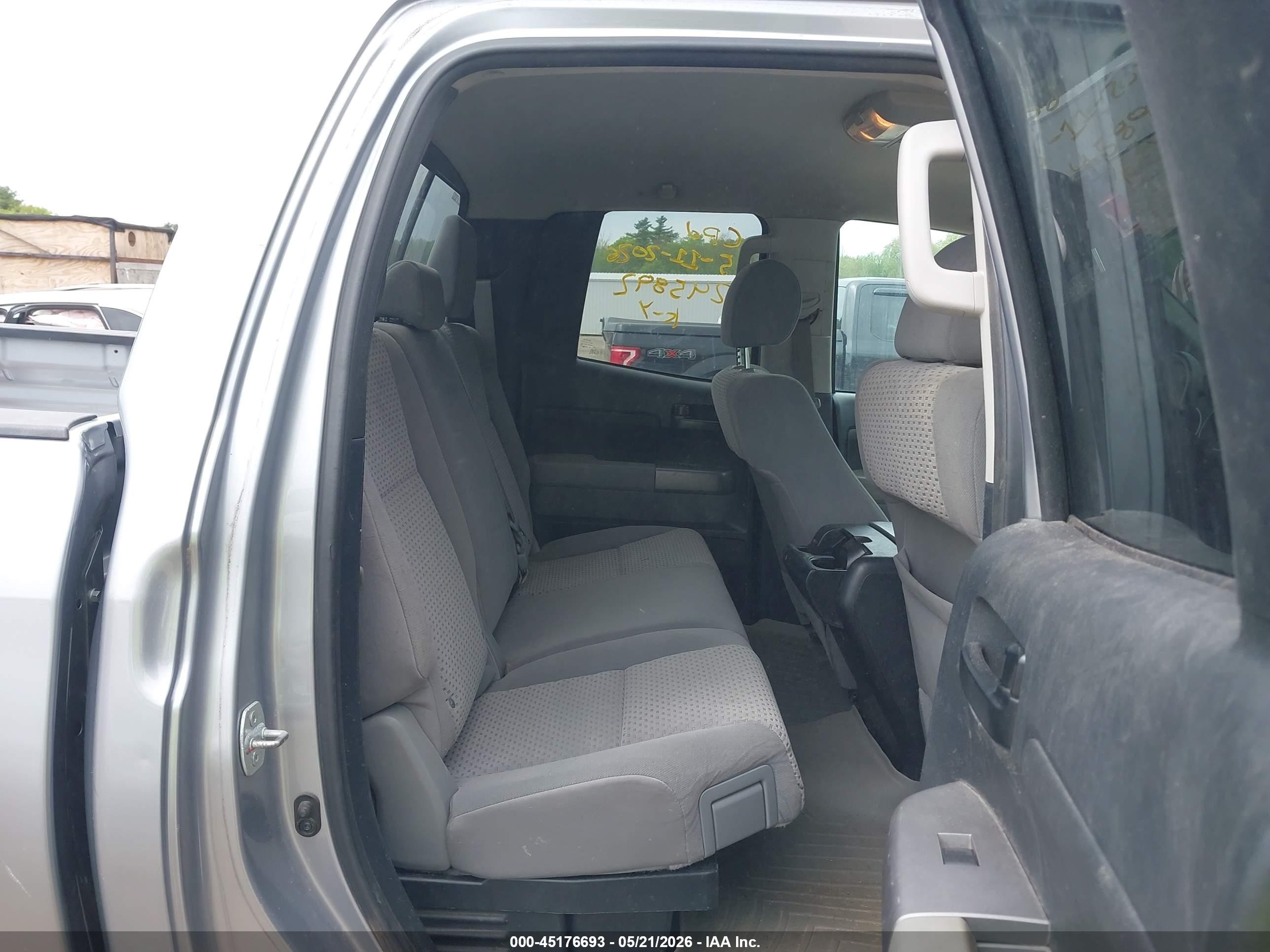 2012 Toyota Tundra Grade 5.7l V8 Серебряный vin: 5TFUY5F18CX239704