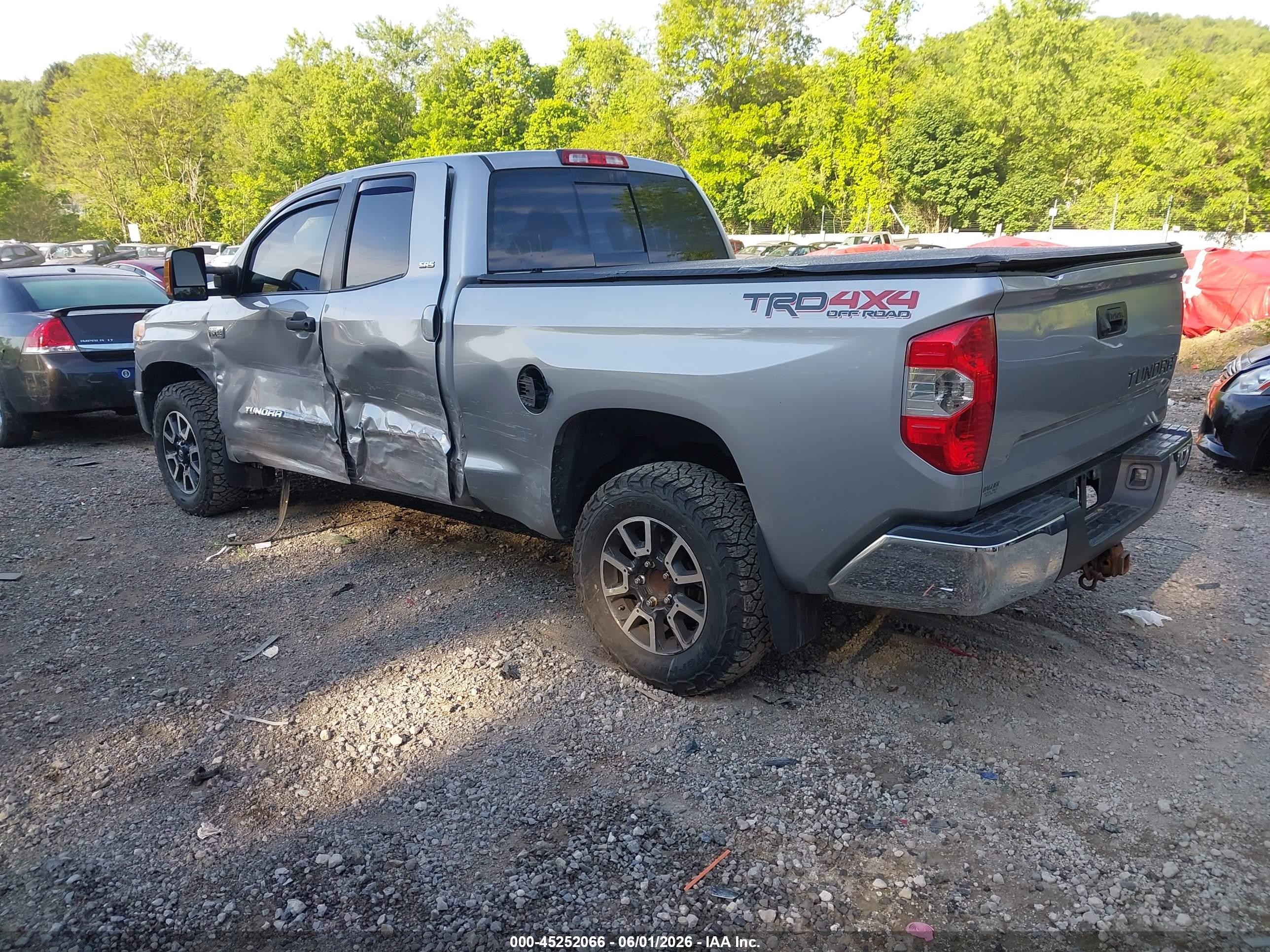 2015 Toyota Tundra Sr5 5.7l V8 Silver vin: 5TFUY5F18FX424226