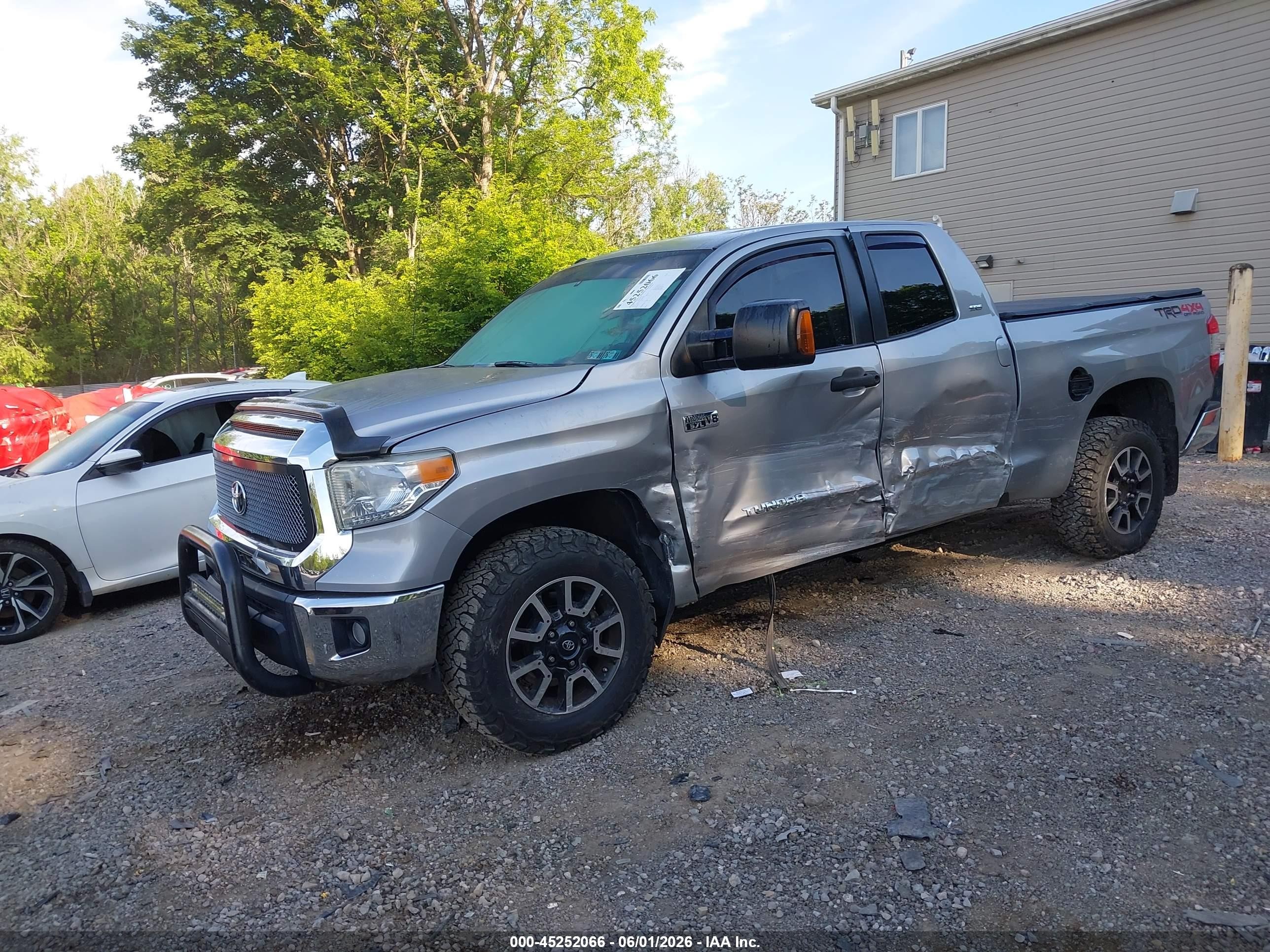 2015 Toyota Tundra Sr5 5.7l V8 Silver vin: 5TFUY5F18FX424226