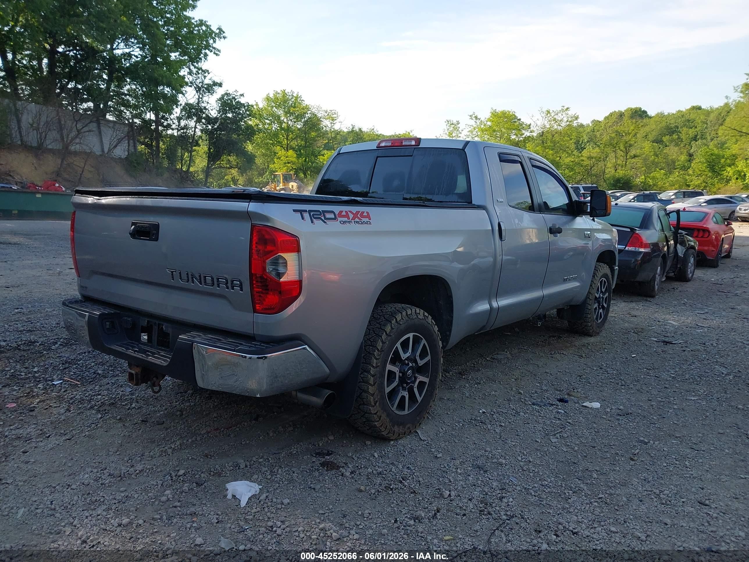 2015 Toyota Tundra Sr5 5.7l V8 Silver vin: 5TFUY5F18FX424226