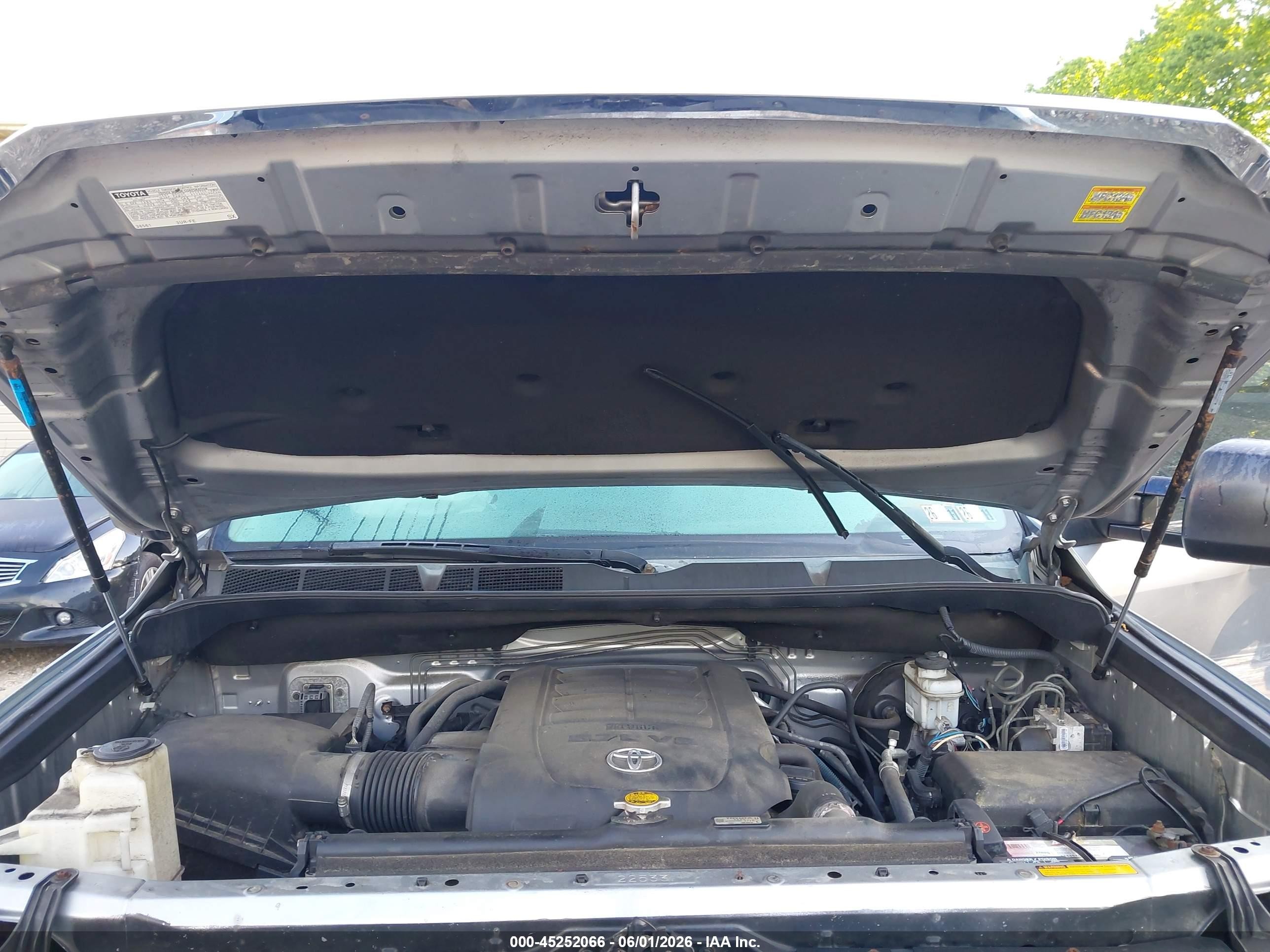 2015 Toyota Tundra Sr5 5.7l V8 Silver vin: 5TFUY5F18FX424226