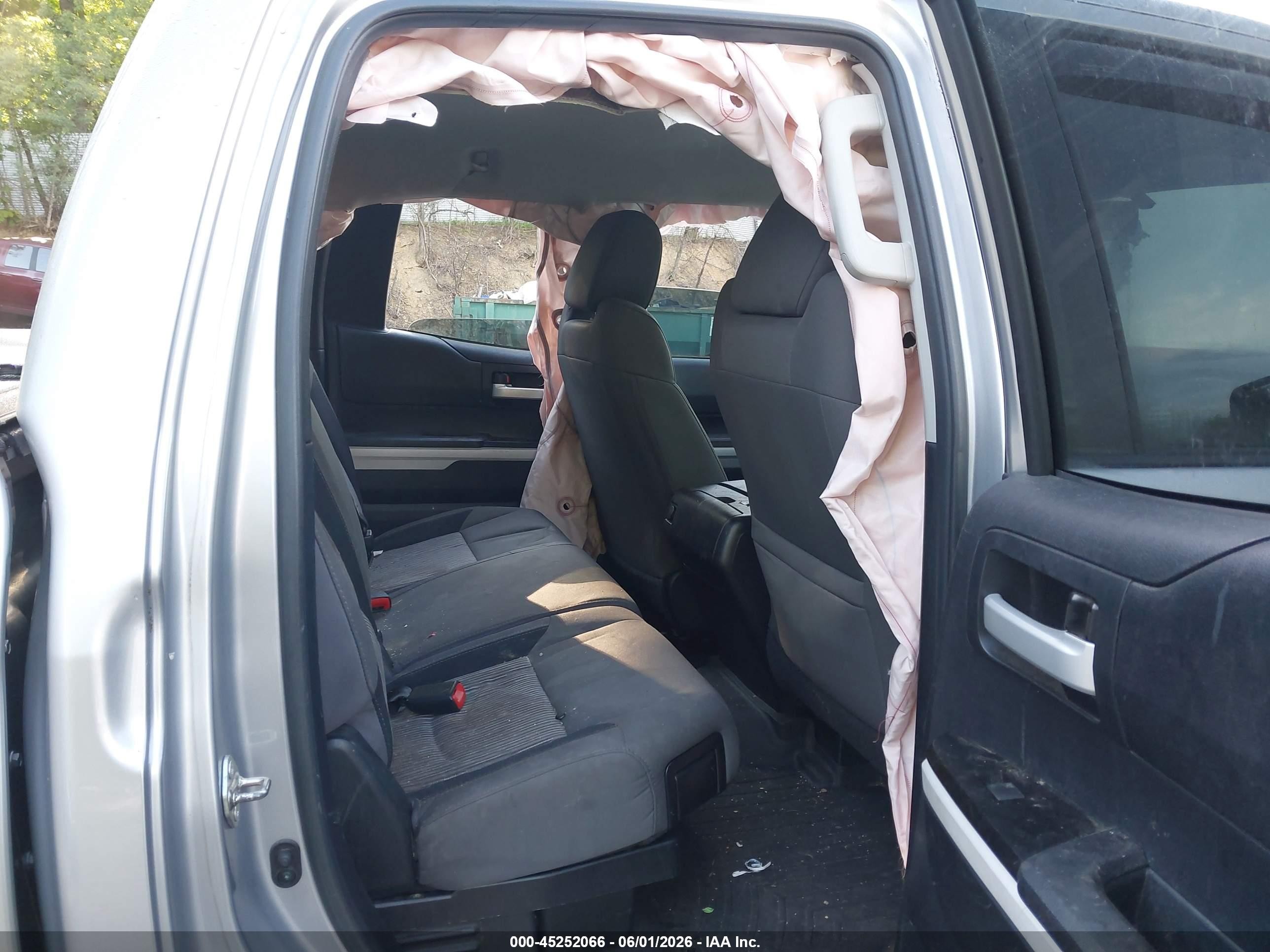 2015 Toyota Tundra Sr5 5.7l V8 Silver vin: 5TFUY5F18FX424226