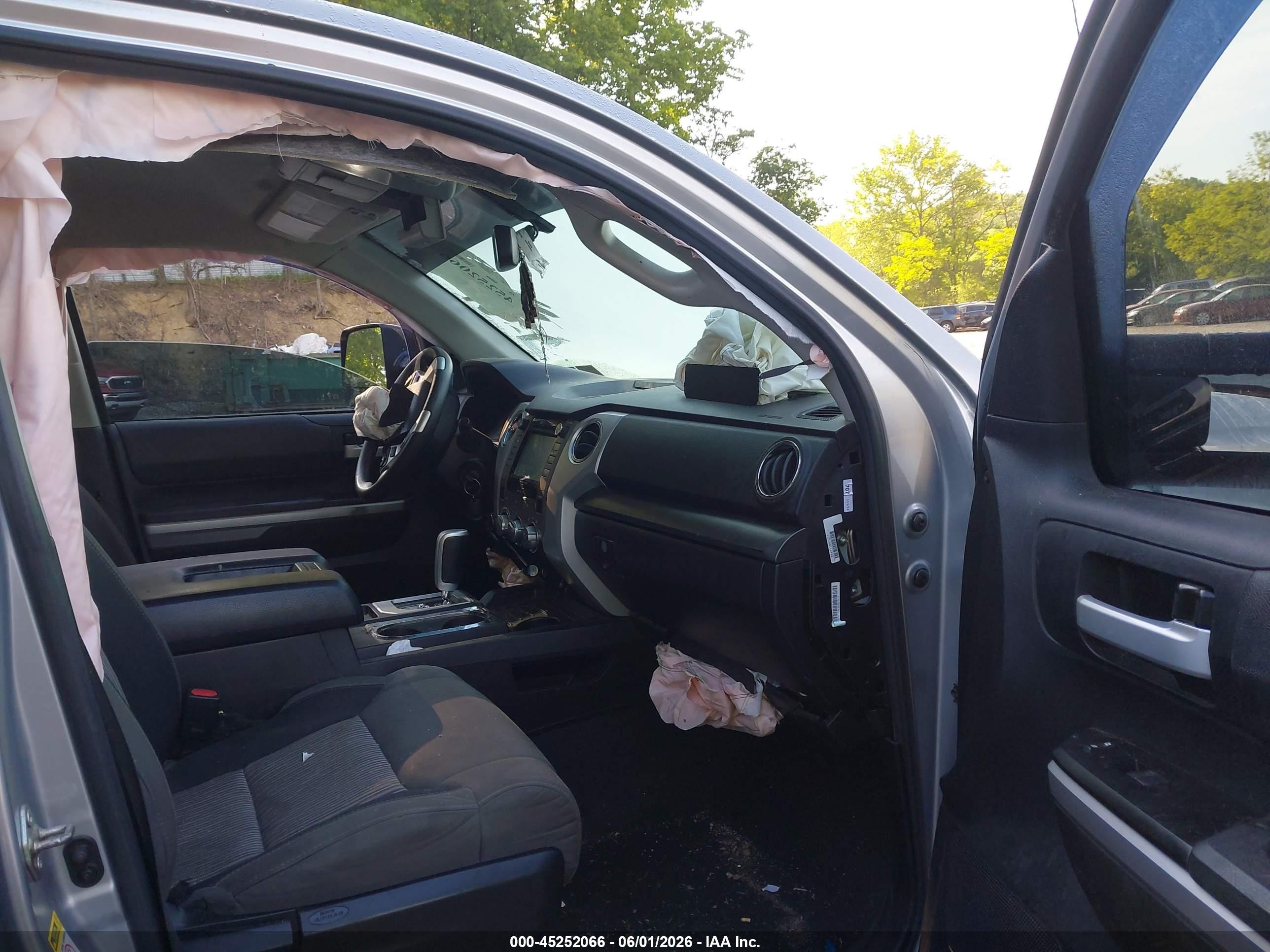 2015 Toyota Tundra Sr5 5.7l V8 Silver vin: 5TFUY5F18FX424226