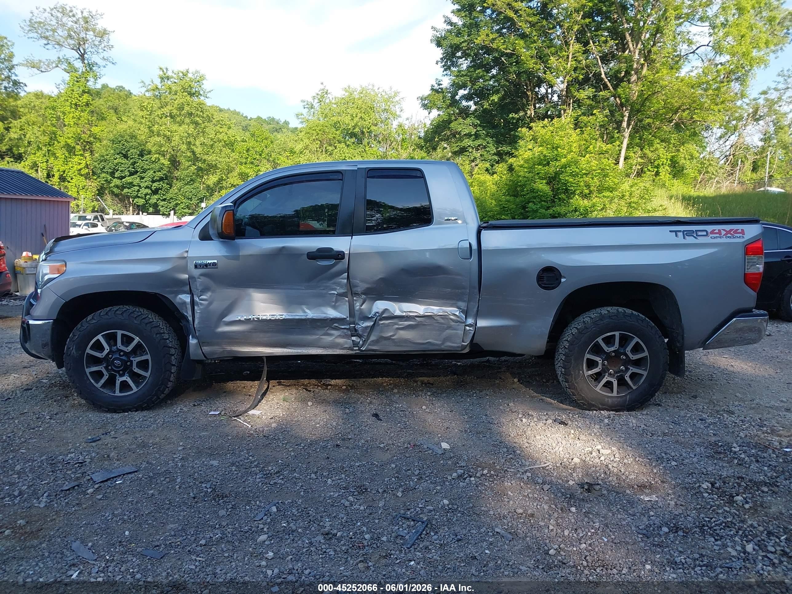 2015 Toyota Tundra Sr5 5.7l V8 Silver vin: 5TFUY5F18FX424226