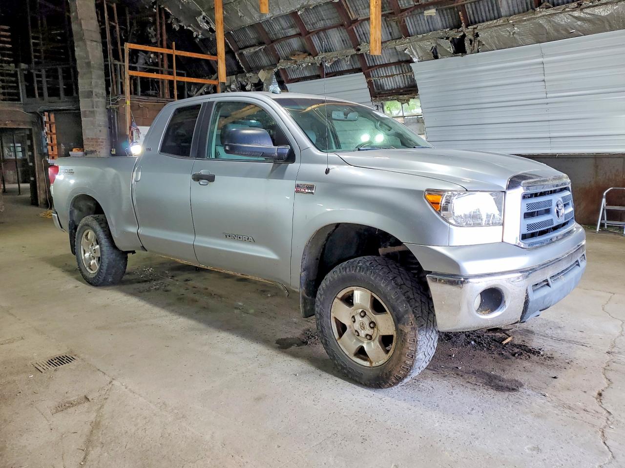 2010 Toyota Tundra Double Cab Sr5 Silver vin: 5TFUY5F19AX106057