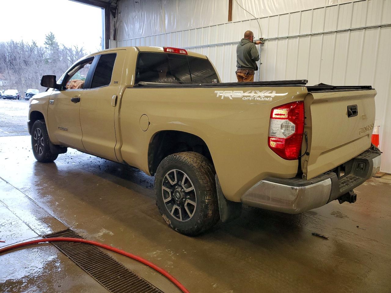 2017 Toyota Tundra Double Cab Sr Tan vin: 5TFUY5F19HX604589