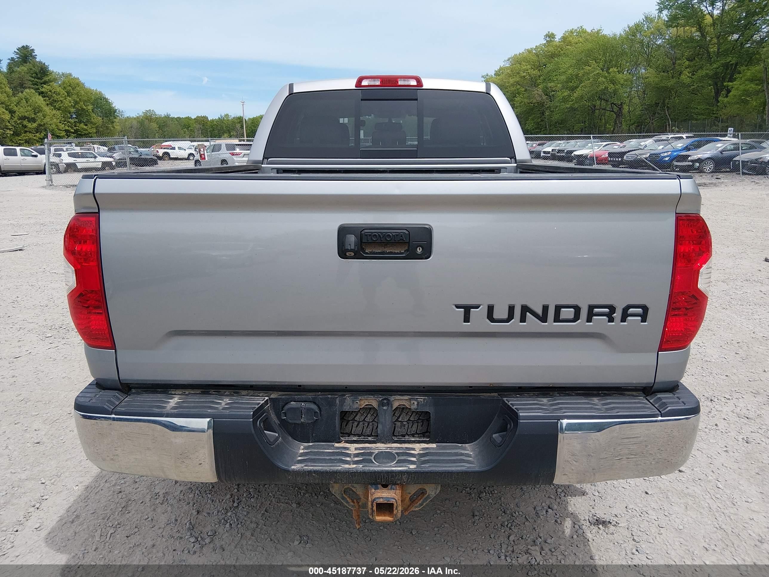 2017 Toyota Tundra Sr5 5.7l V8 Gray vin: 5TFUY5F1XHX615245