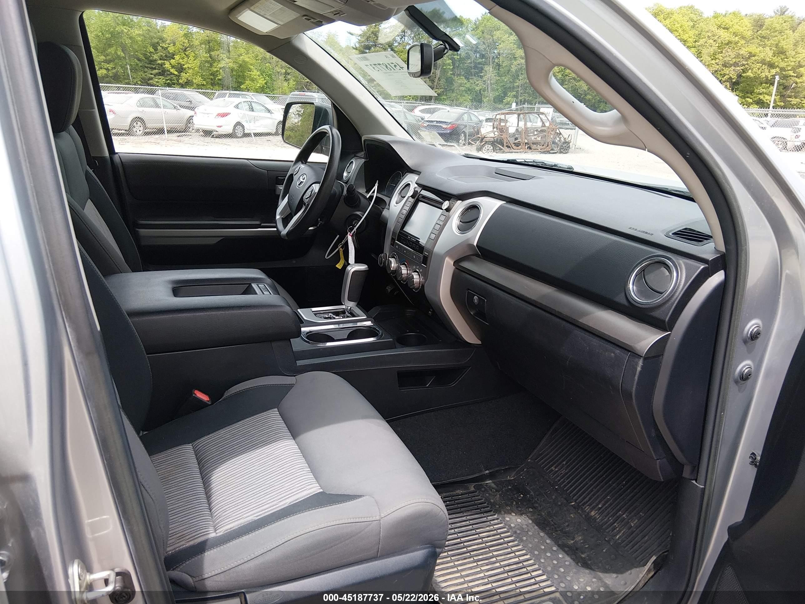 2017 Toyota Tundra Sr5 5.7l V8 Gray vin: 5TFUY5F1XHX615245