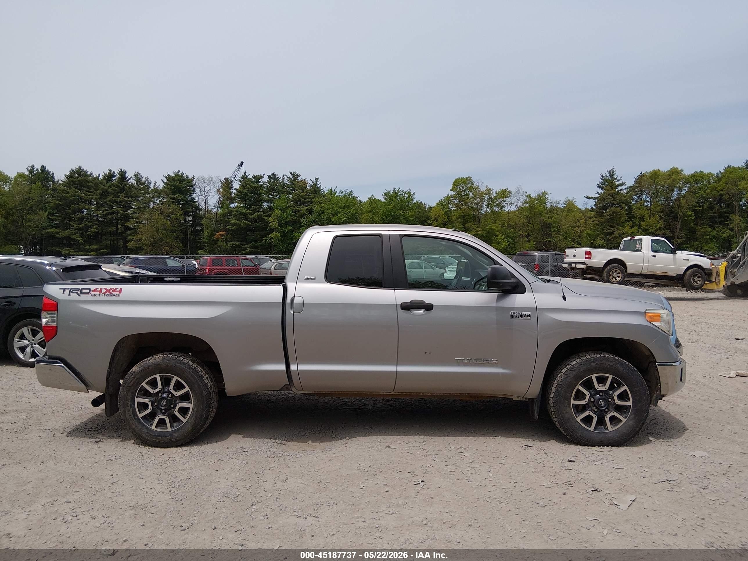 2017 Toyota Tundra Sr5 5.7l V8 Gray vin: 5TFUY5F1XHX615245