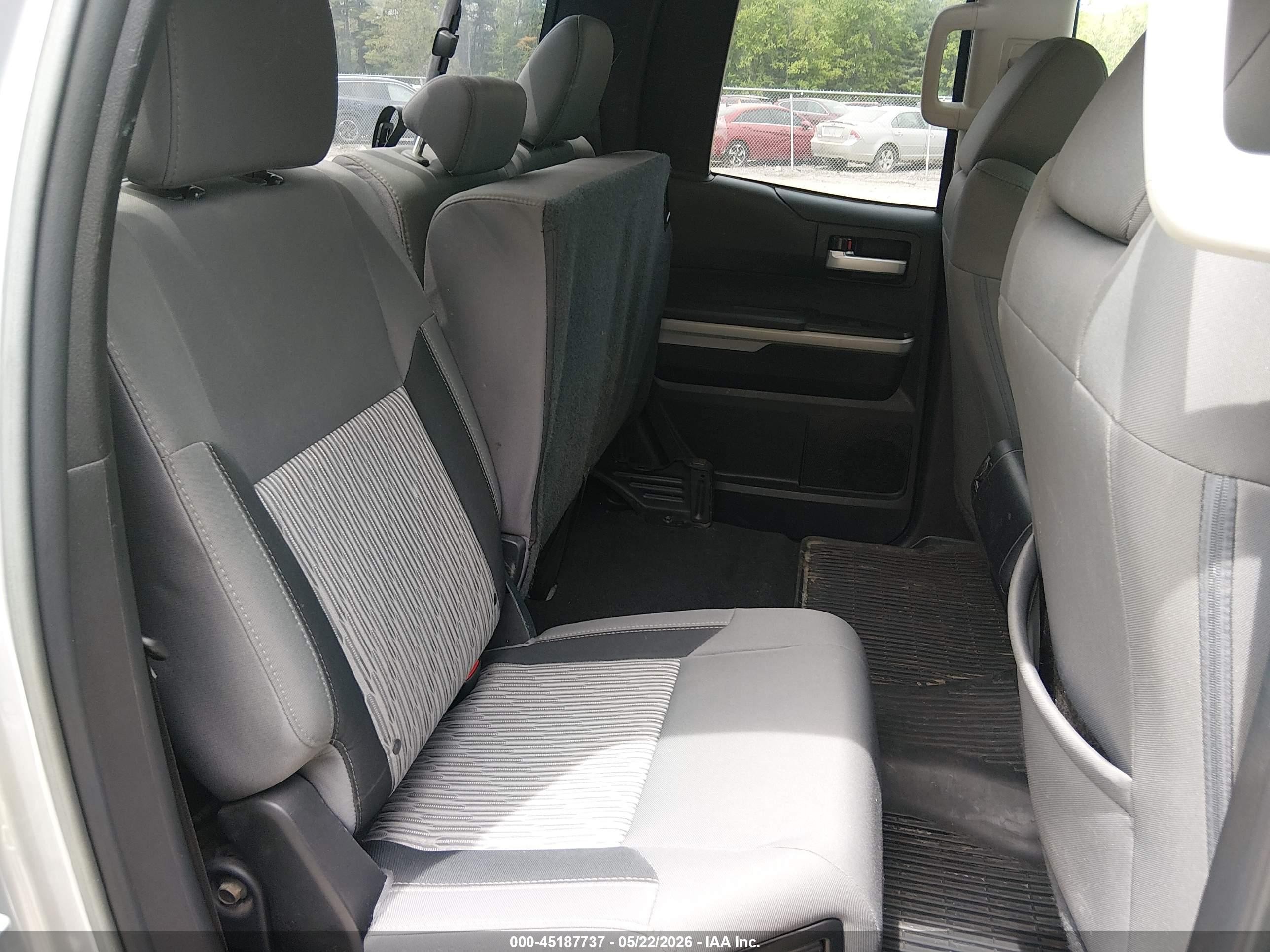 2017 Toyota Tundra Sr5 5.7l V8 Gray vin: 5TFUY5F1XHX615245