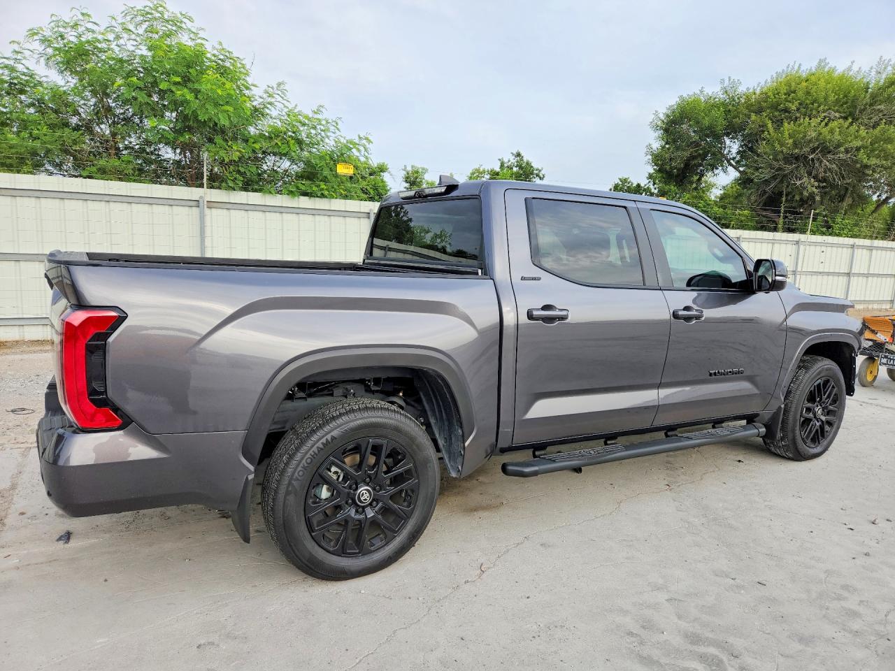 2025 Toyota Tundra Limited Gray vin: 5TFWA5DBXSX319190