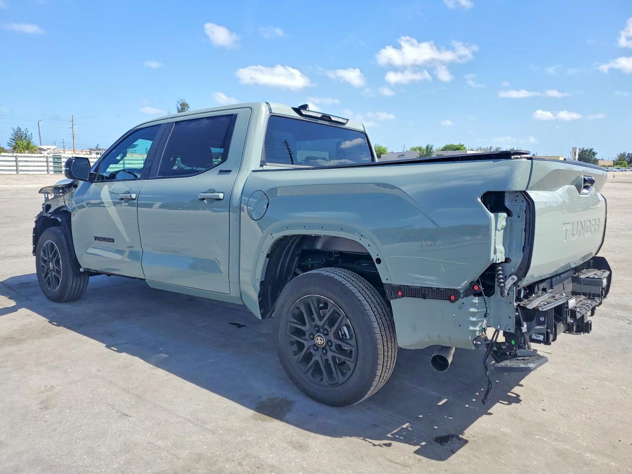 2026 Toyota Tundra Crewmax Limited Green vin: 5TFZA5AB2TX056969