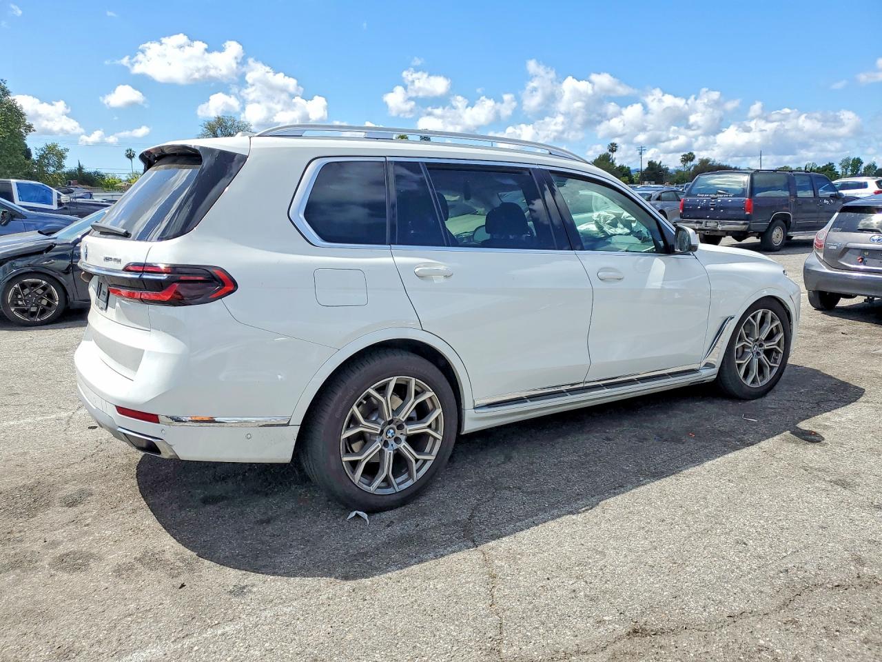 2024 Bmw X7 Xdrive40i White vin: 5UX23EM00R9T80911