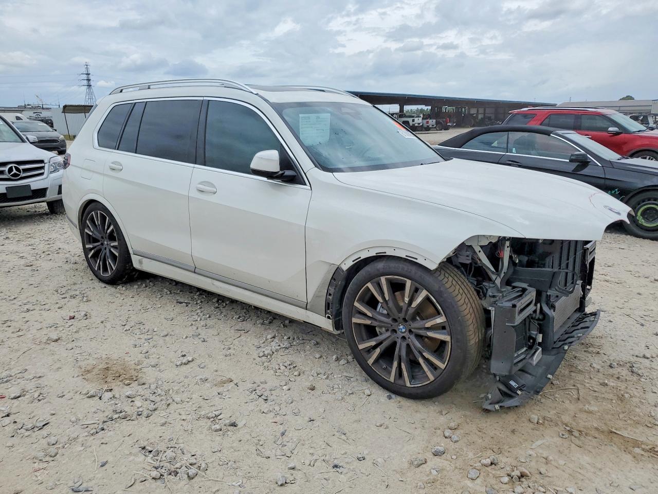 2025 Bmw X7 Xdrive40i White vin: 5UX23EM05S9000080