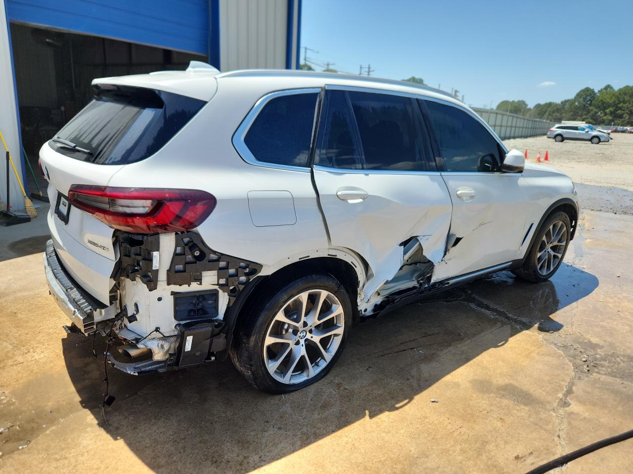 2022 Bmw X5 Xdrive40i White vin: 5UXCR6C01N9M61713 Damage: Right Qtr Panel, Severe Damage, Replacement Required