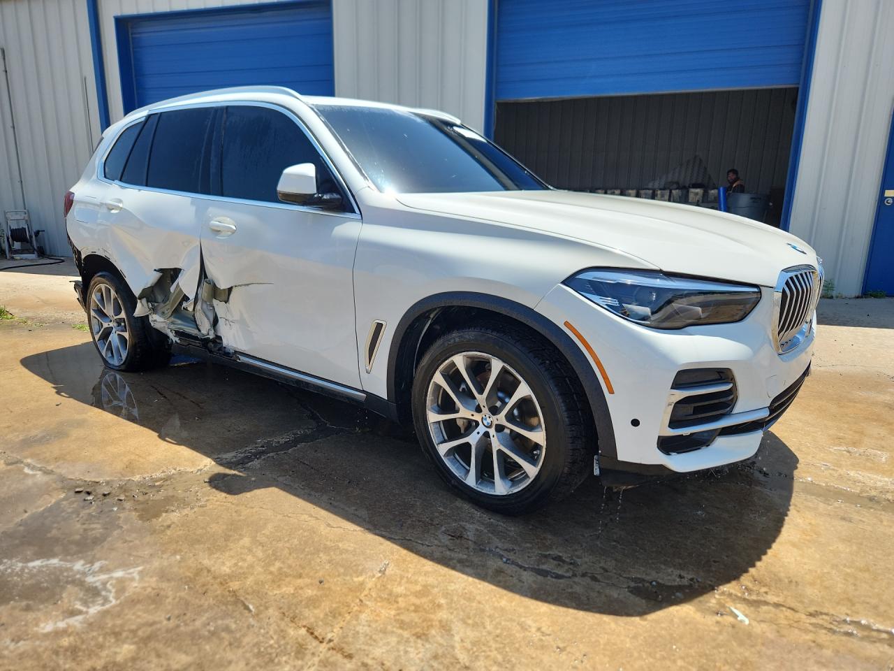 2022 Bmw X5 Xdrive40i White vin: 5UXCR6C01N9M61713 Damage: Right Front Door, Severe Damage, Replacement Required