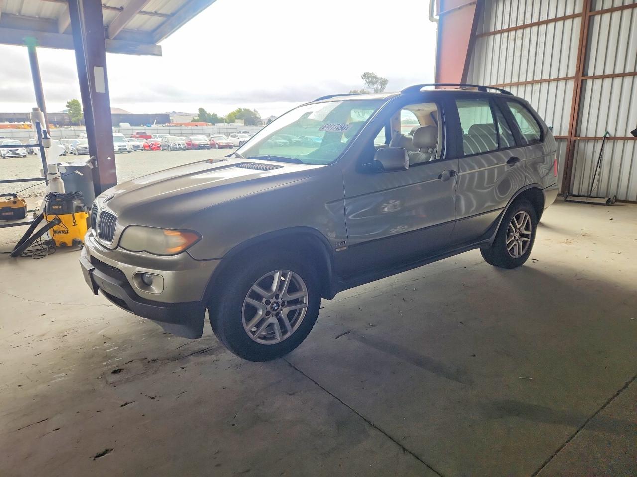 2004 Bmw X5 3.0i Золотой vin: 5UXFA135X4LU44512