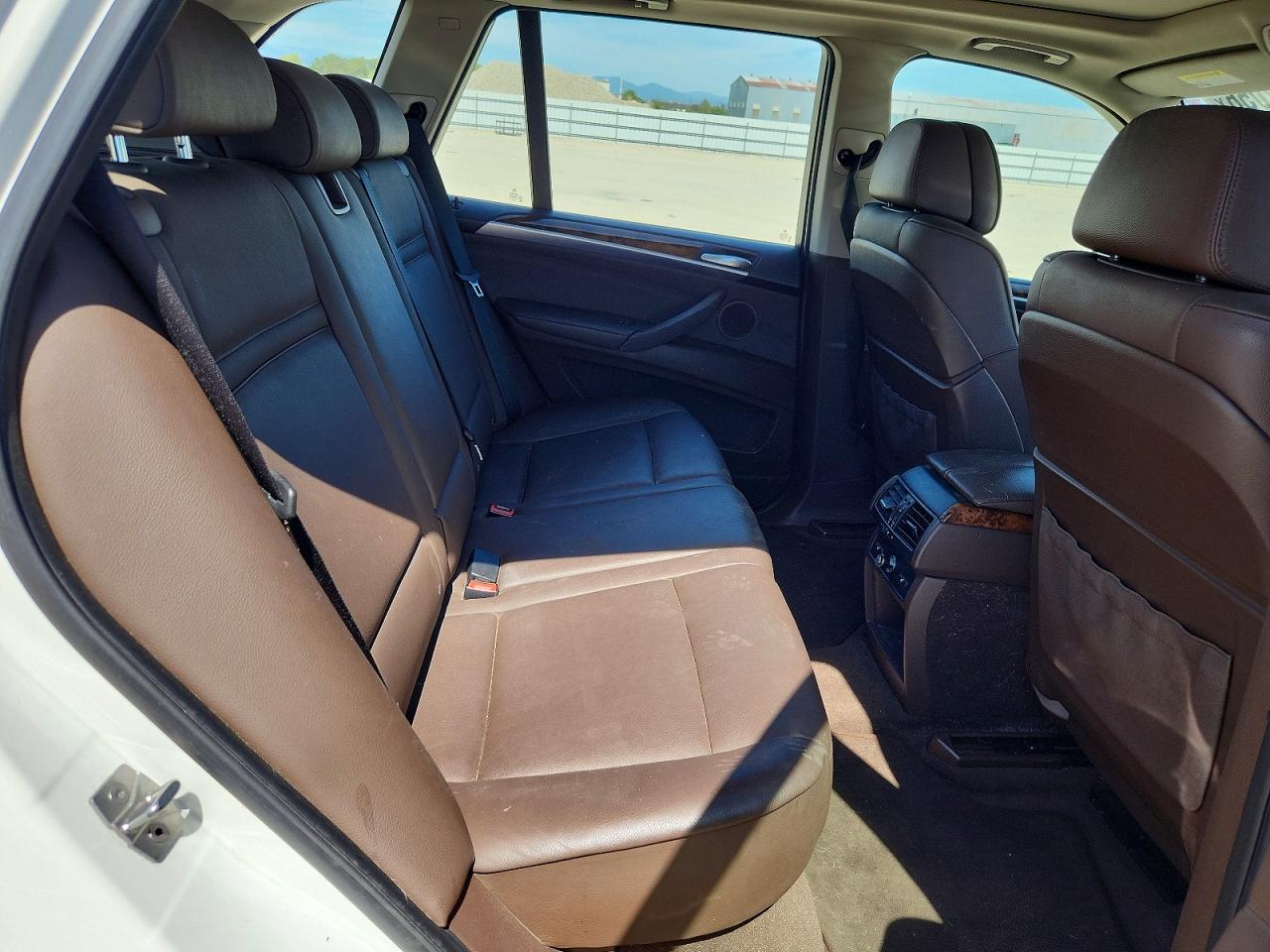 2010 Bmw X5 Xdrive35d Белый vin: 5UXFF0C5XALT84349