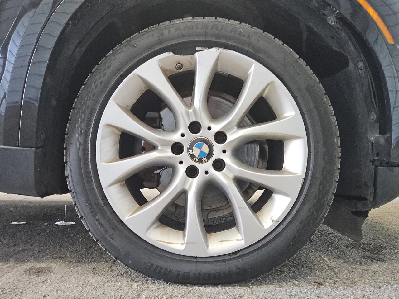 2015 Bmw X5 Xdrive35i Черный vin: 5UXKR0C57F0P14494 Damage: Right Front Wheel, Broken, Replacement Required