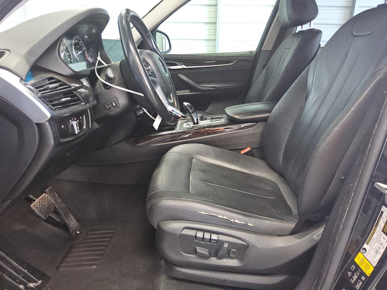 2015 Bmw X5 Xdrive35i Черный vin: 5UXKR0C57F0P14494 Damage: Left Front Seat, Worn, Replacement Required