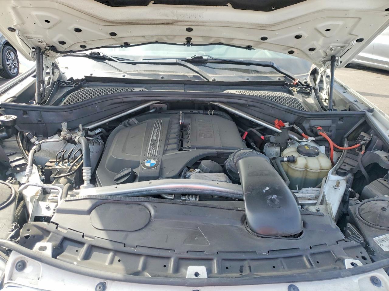 2018 Bmw X5 Белый vin: 5UXKR2C51J0X07724