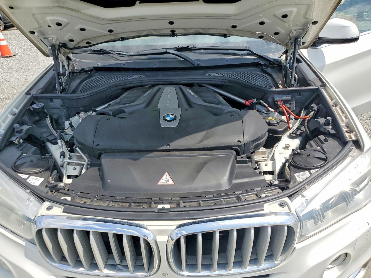 2015 Bmw X5 Xdrive50i Белый vin: 5UXKR6C50F0J77583