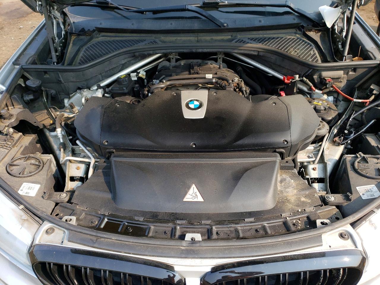 2015 Bmw X5 Xdrive50i Серебряный vin: 5UXKR6C55F0J74114
