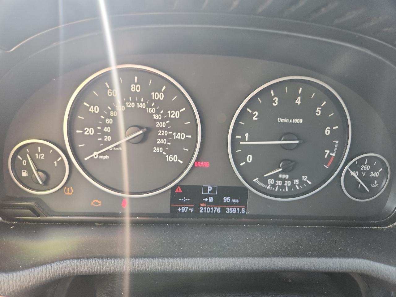 2012 Bmw X3 Xdrive28i Белый vin: 5UXWX5C54CL728142 Damage: Warning Light - Engine, On, Unacceptable