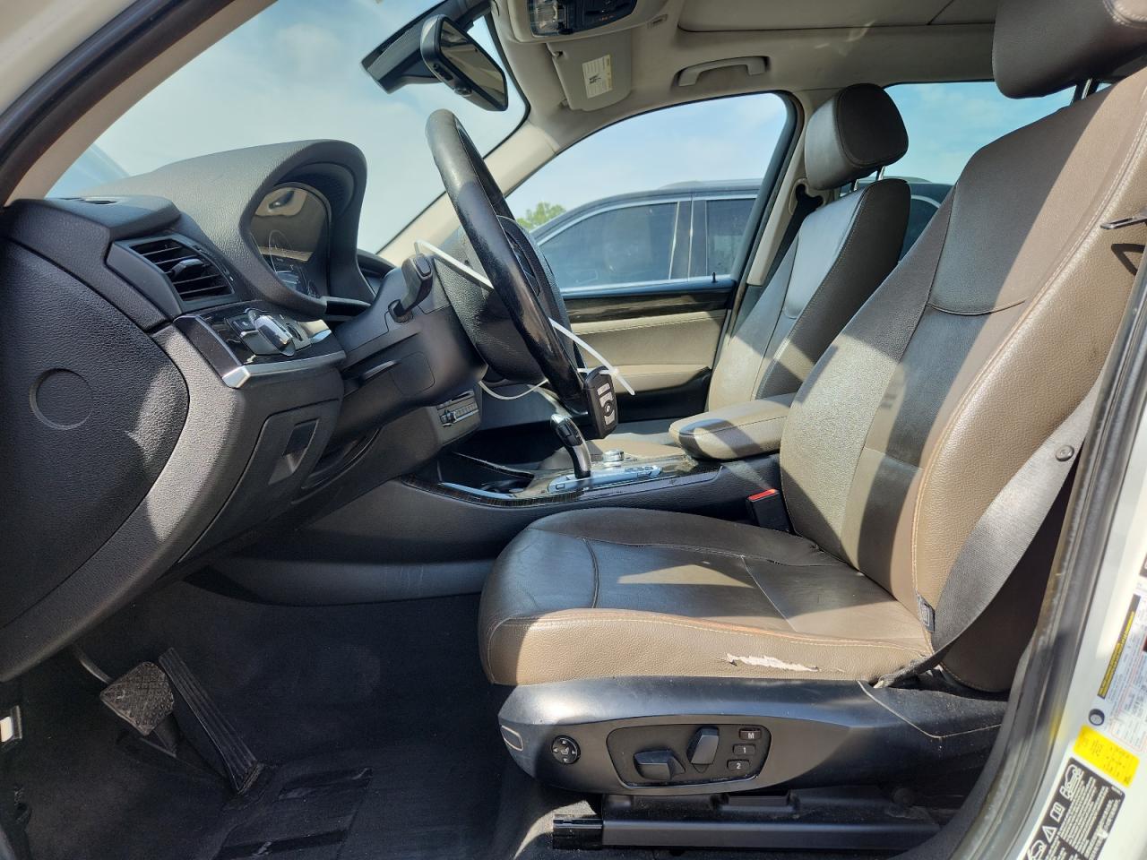 2012 Bmw X3 Xdrive28i Белый vin: 5UXWX5C54CL728142 Damage: Left Front Seat Cushion, Torn, 4 To 5 Inches