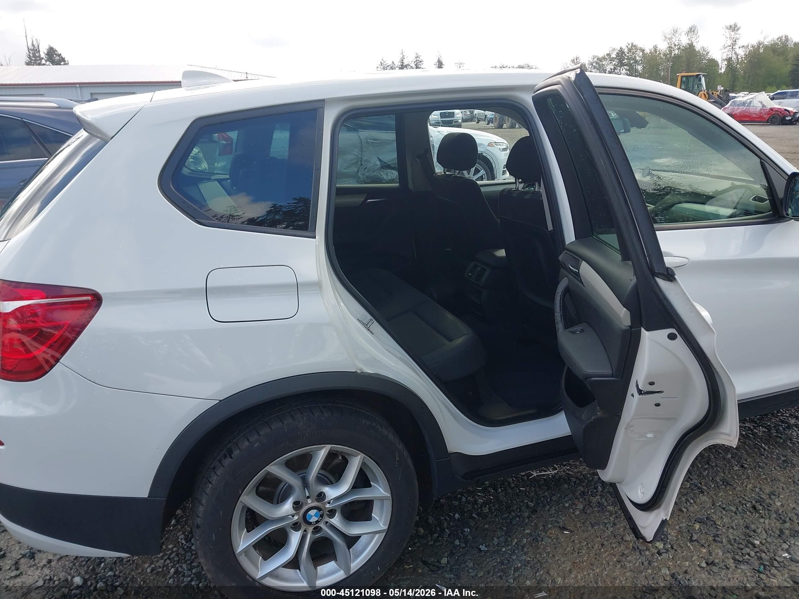 2011 Bmw X3 Xdrive28i White vin: 5UXWX5C55BL700297