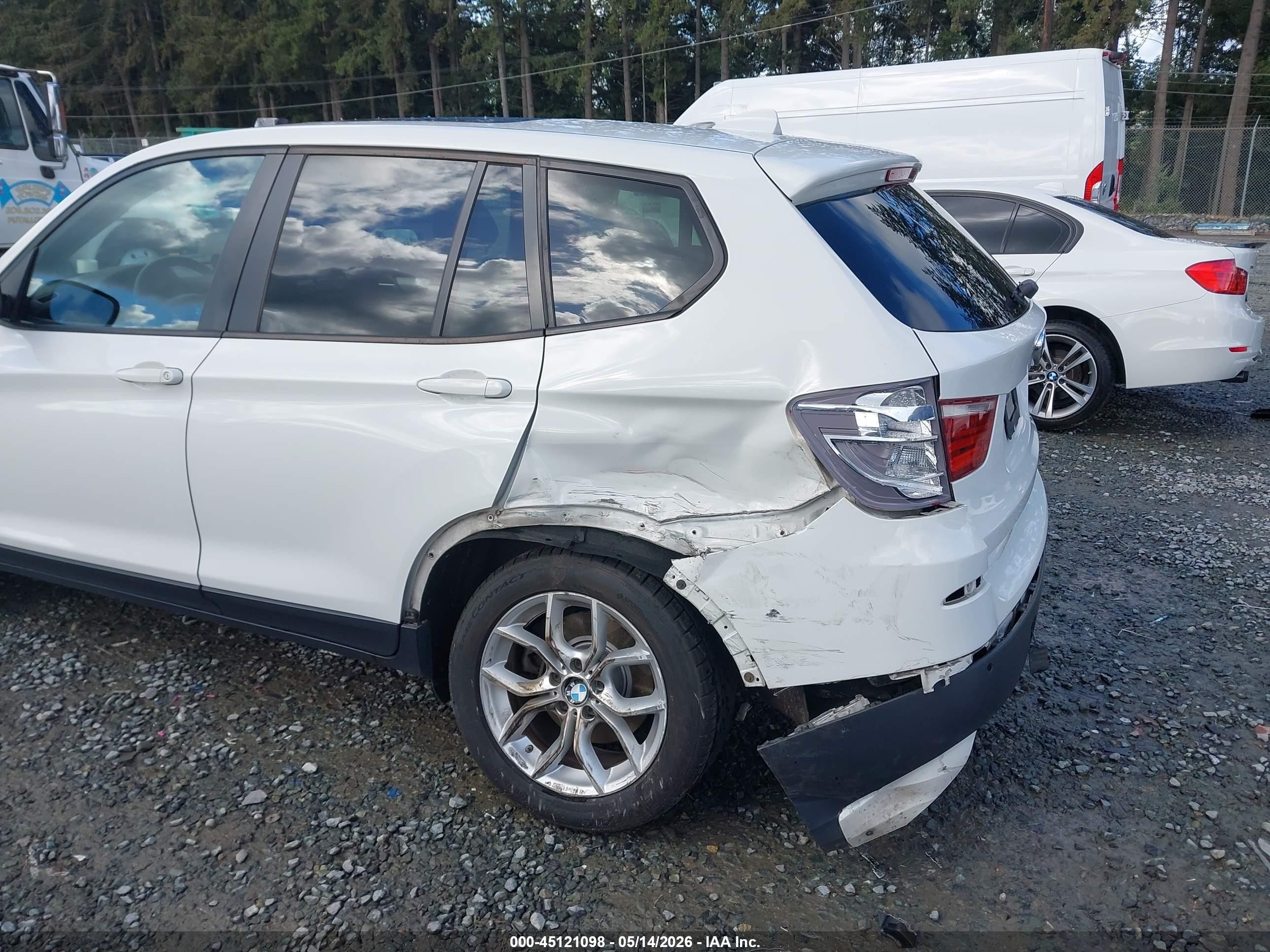 2011 Bmw X3 Xdrive28i White vin: 5UXWX5C55BL700297