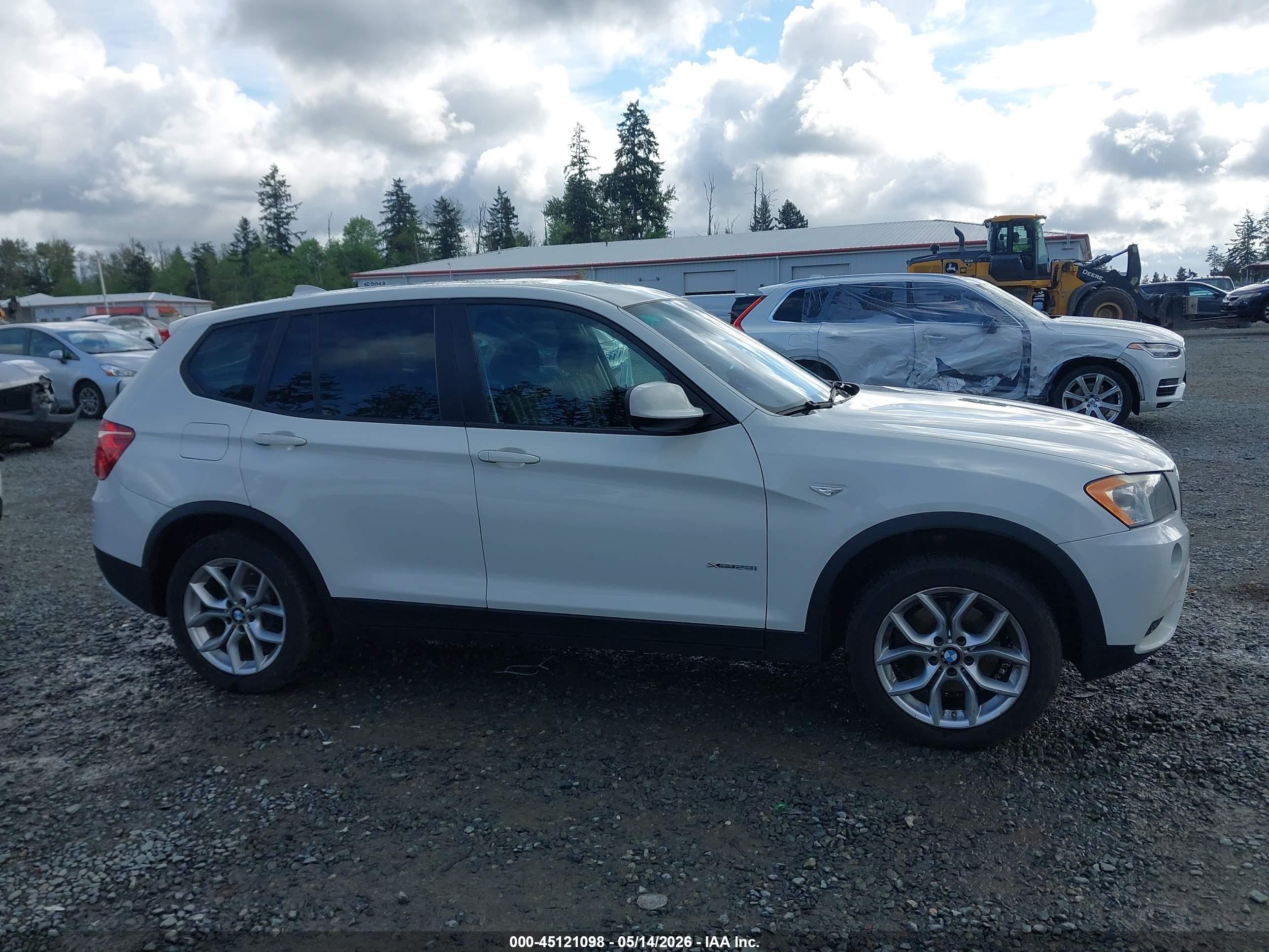 2011 Bmw X3 Xdrive28i White vin: 5UXWX5C55BL700297