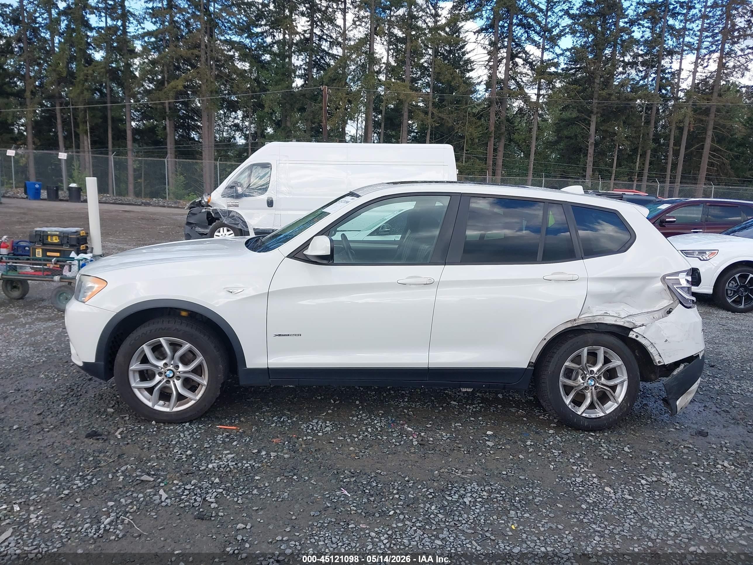2011 Bmw X3 Xdrive28i White vin: 5UXWX5C55BL700297