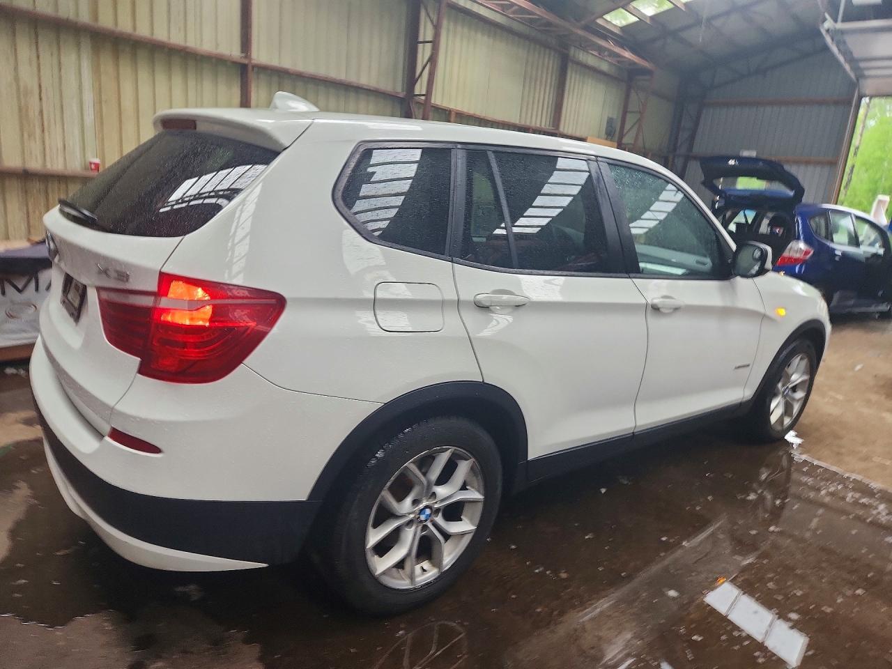 2011 Bmw X3 Xdrive28i Белый vin: 5UXWX5C55BL708738