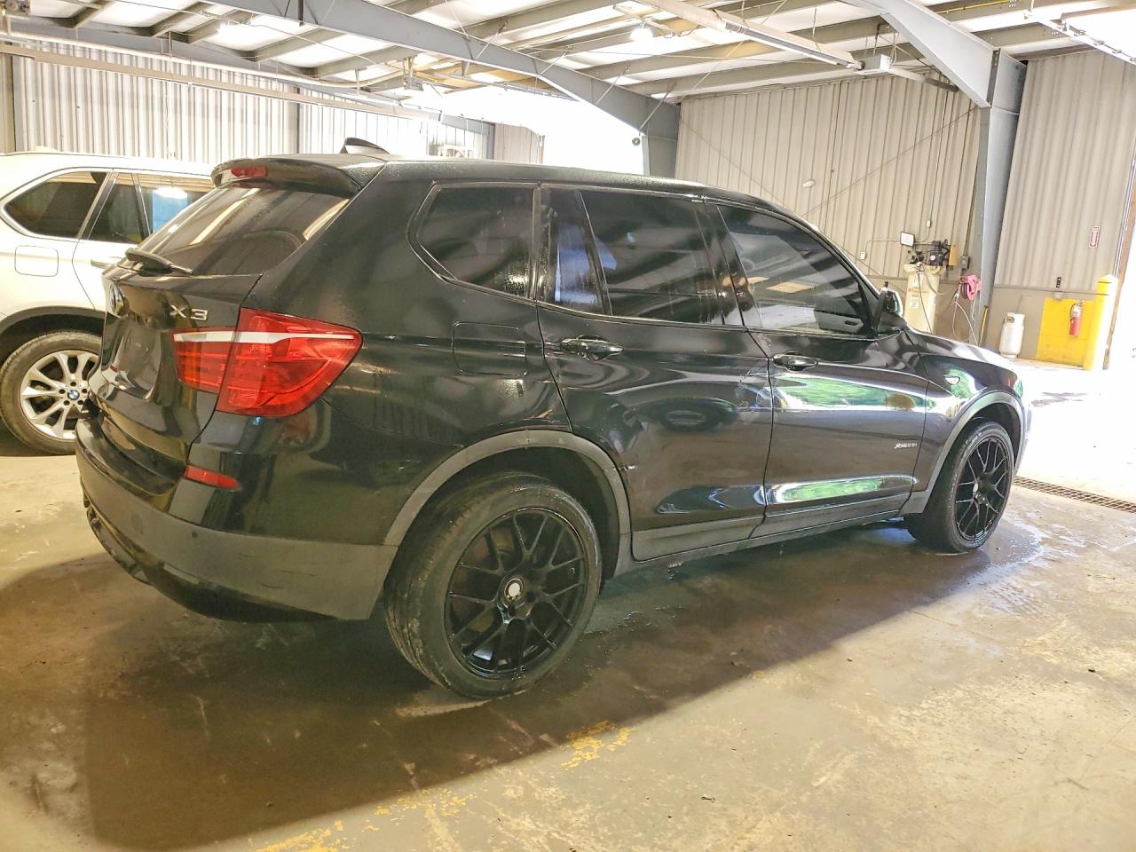2011 Bmw X3 Xdrive28i Черный vin: 5UXWX5C57BLK59188