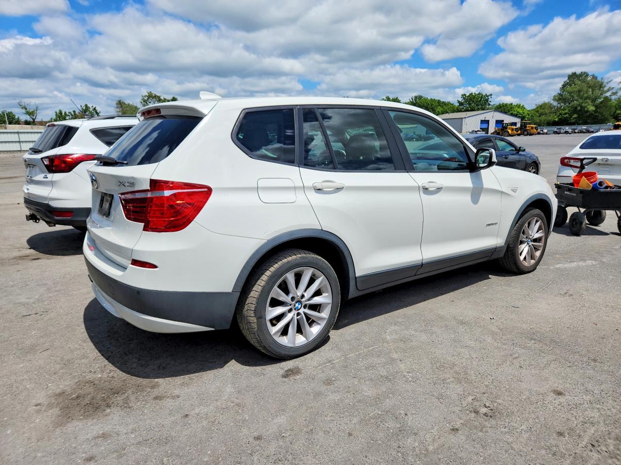 2013 Bmw X3 Xdrive28i White vin: 5UXWX9C50D0A27109