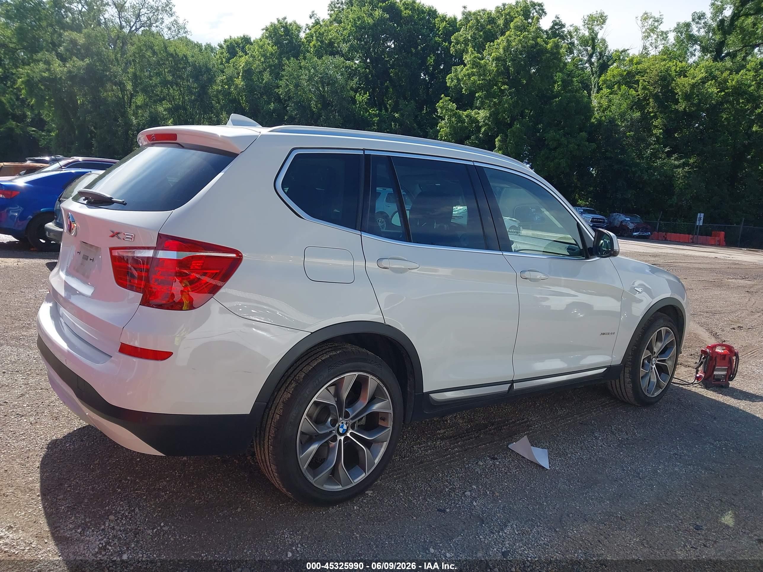 2015 Bmw X3 Xdrive28i White vin: 5UXWX9C50F0D60428