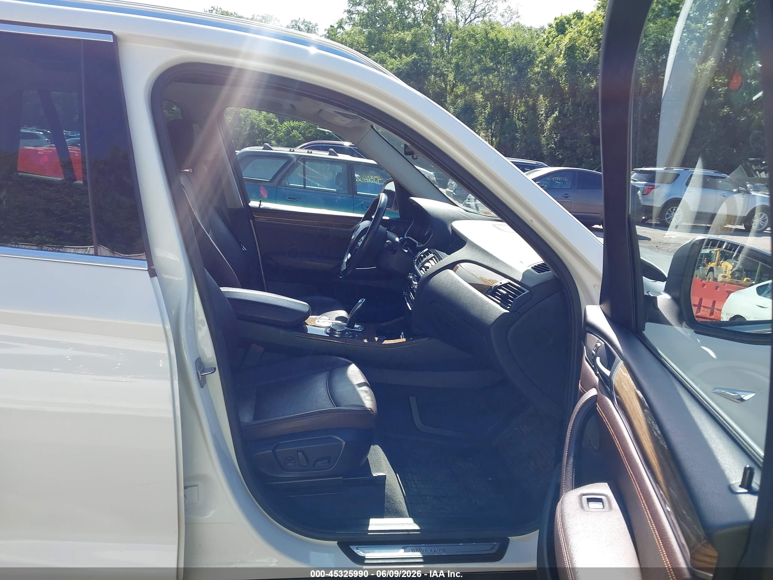 2015 Bmw X3 Xdrive28i White vin: 5UXWX9C50F0D60428