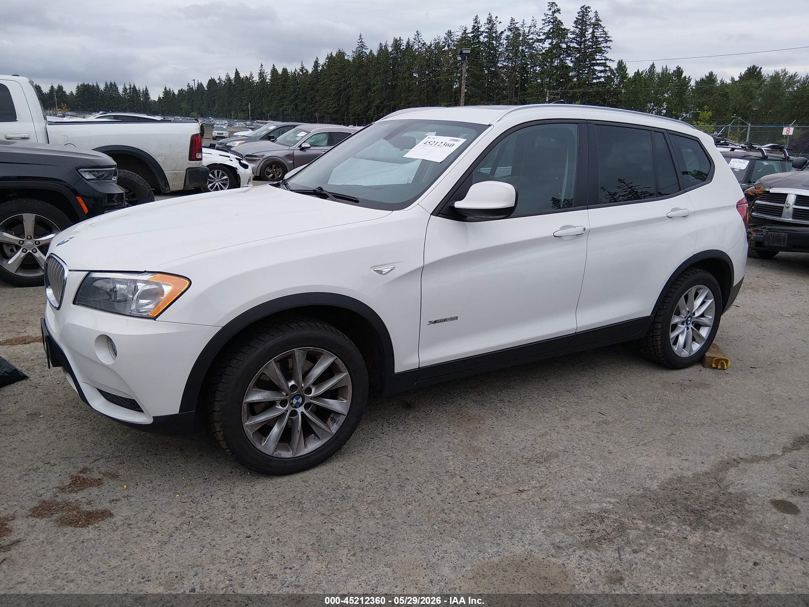 2013 Bmw X3 Xdrive28i White vin: 5UXWX9C52D0A24695