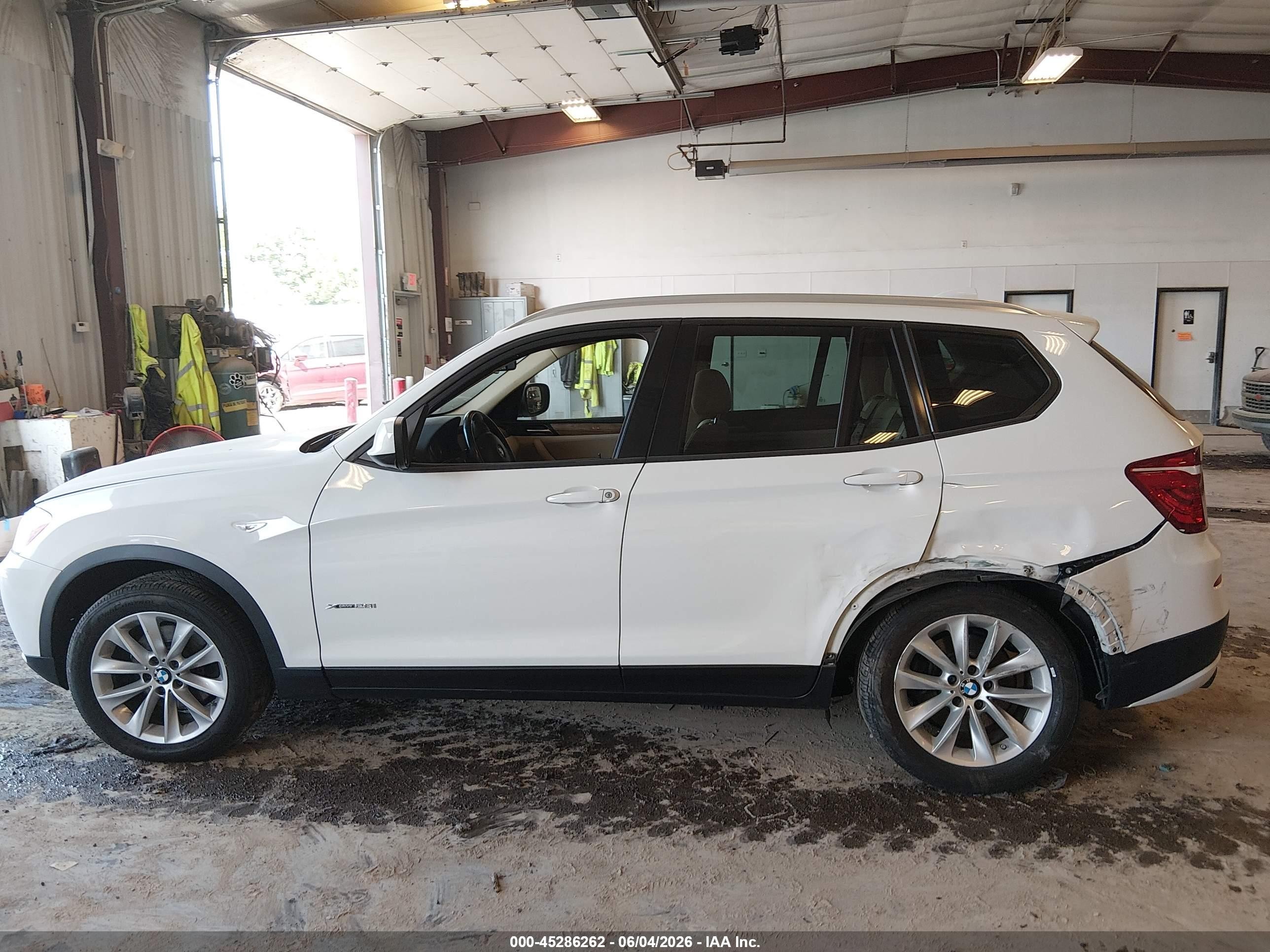 2013 Bmw X3 Xdrive28i Белый vin: 5UXWX9C54D0D02853