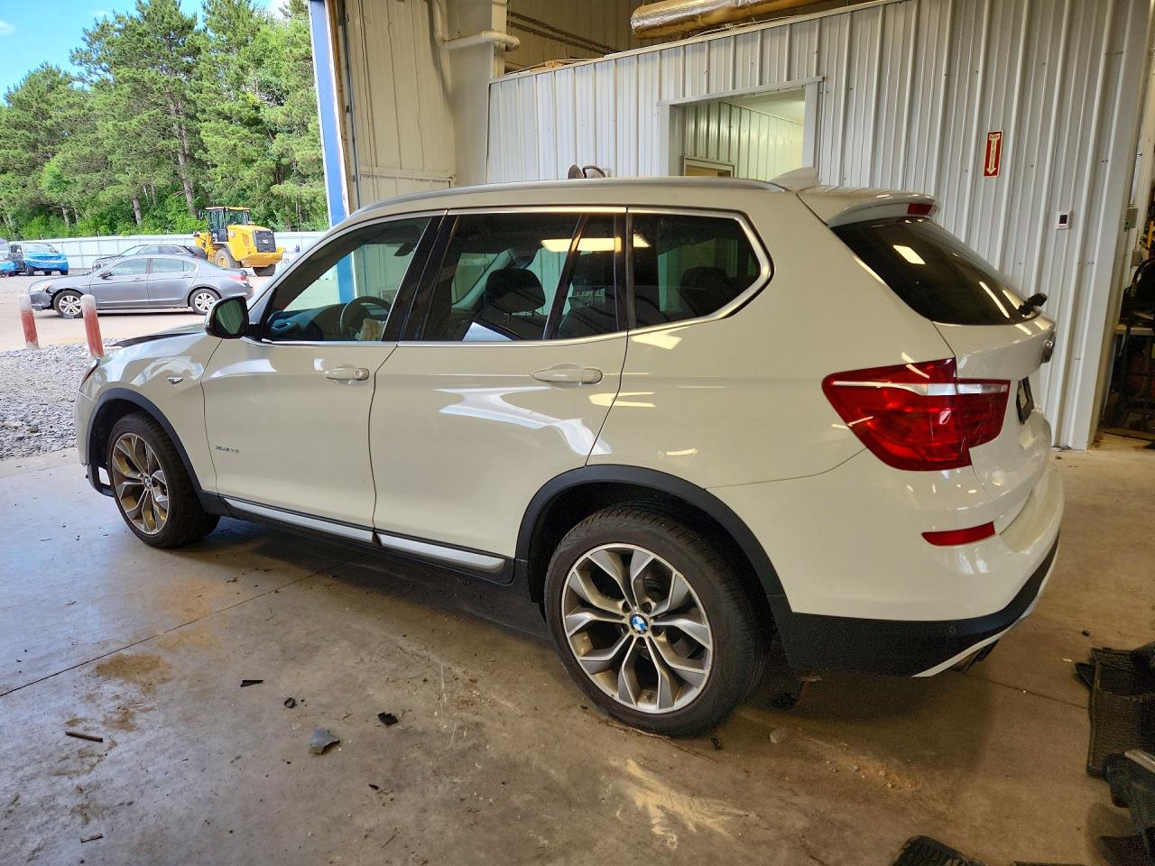 2015 Bmw X3 Xdrive28i White vin: 5UXWX9C56F0D44976