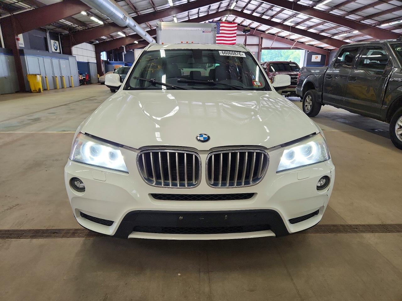 2013 Bmw X3 Xdrive28i White vin: 5UXWX9C57D0A32663