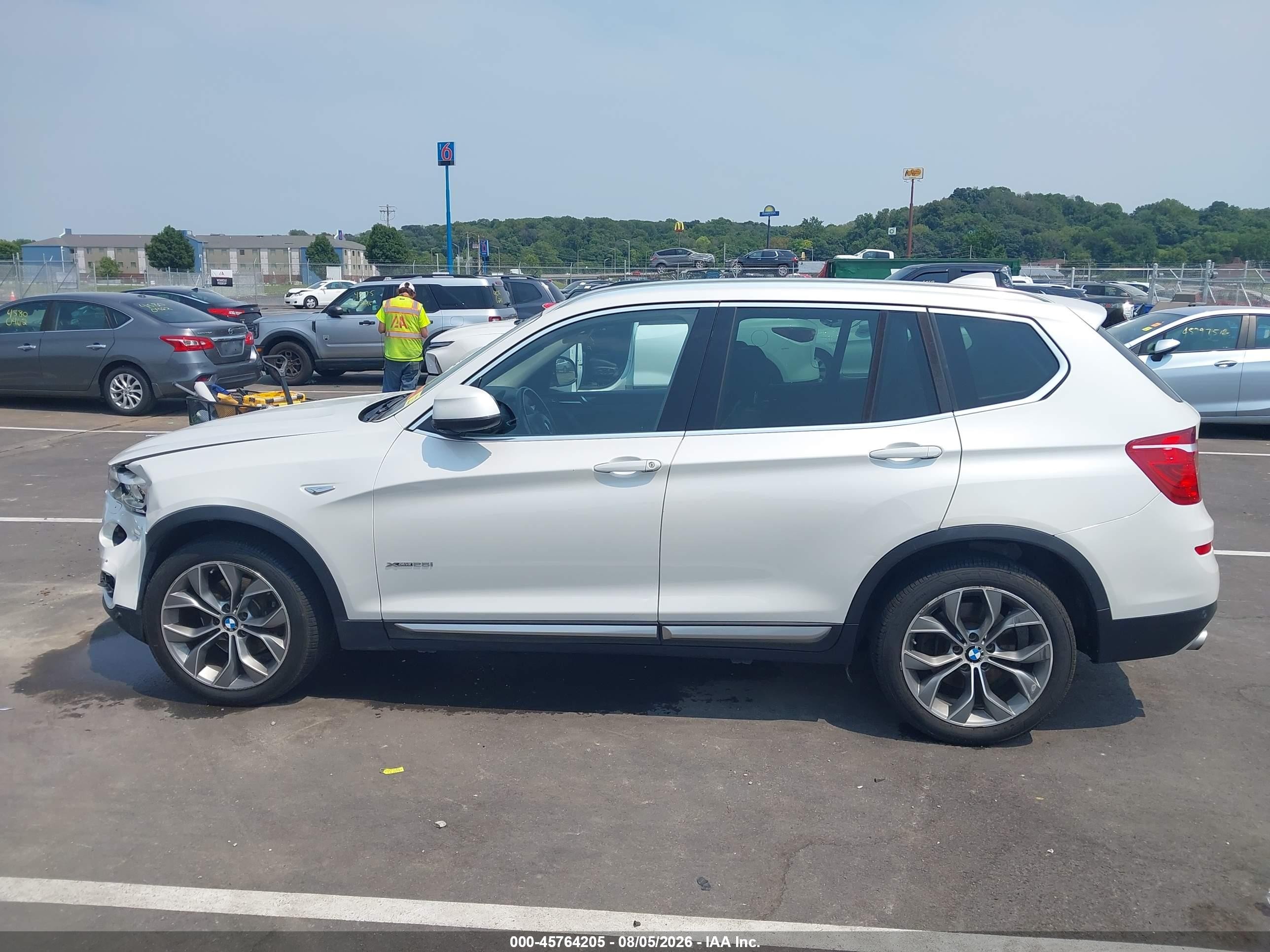 2015 Bmw X3 Xdrive28i White vin: 5UXWX9C57F0D62578