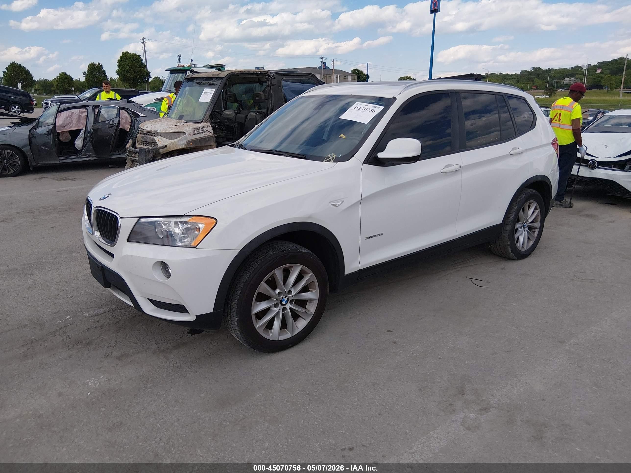 2013 Bmw X3 Xdrive28i White vin: 5UXWX9C58D0A08100