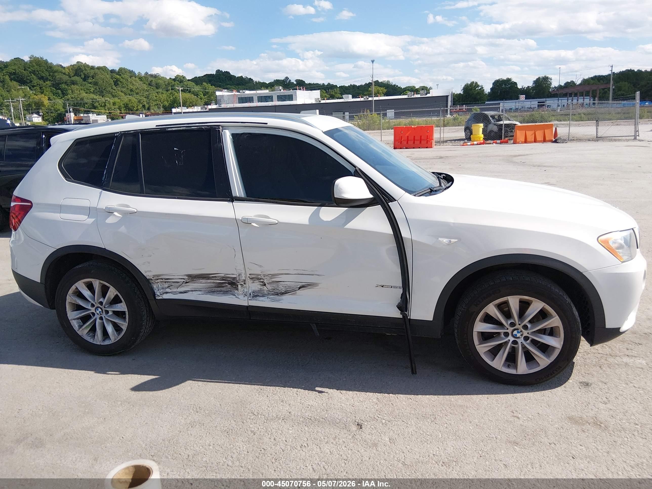 2013 Bmw X3 Xdrive28i White vin: 5UXWX9C58D0A08100