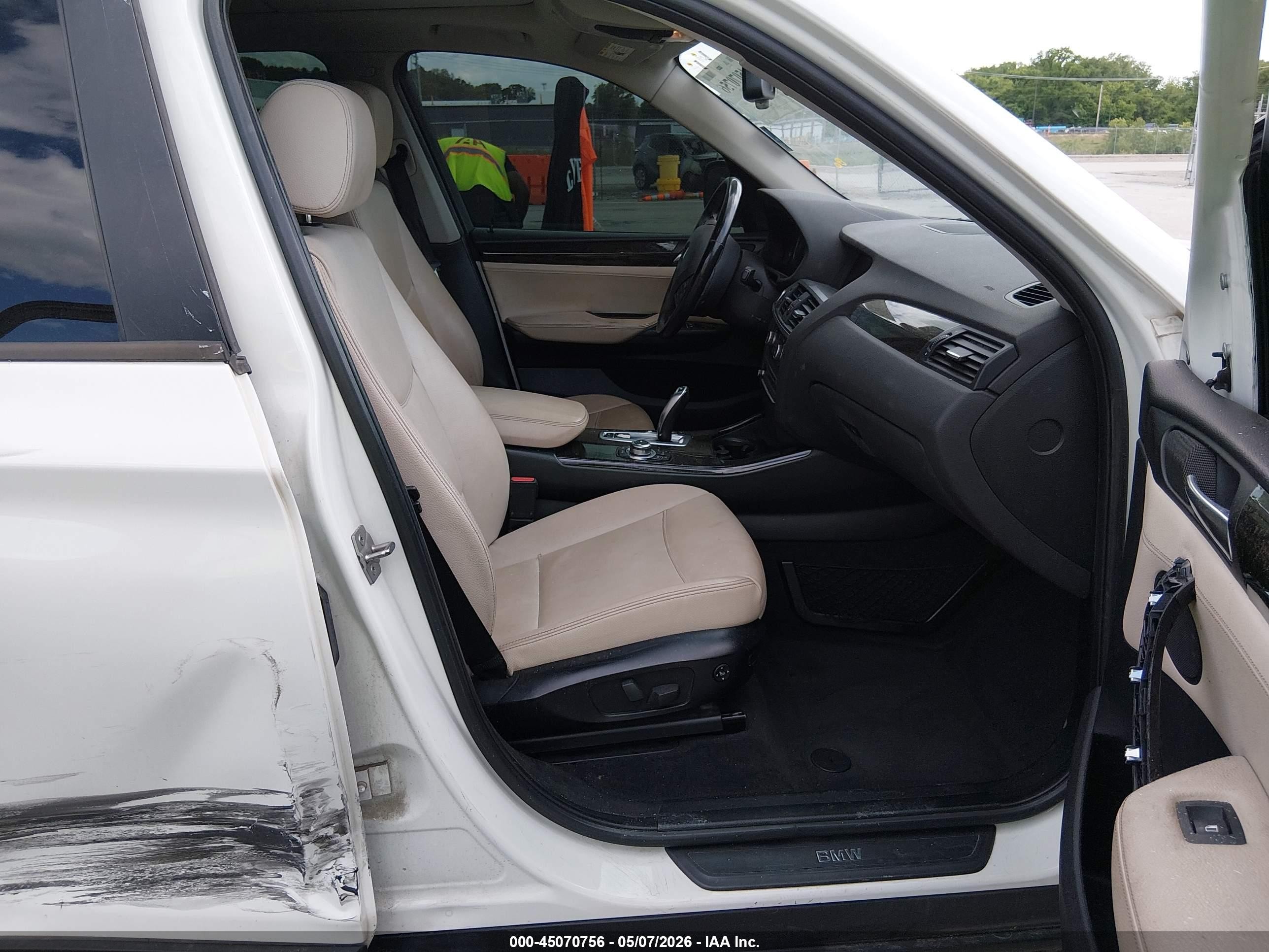 2013 Bmw X3 Xdrive28i White vin: 5UXWX9C58D0A08100